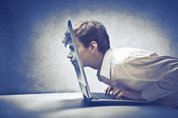 Para hablar con la compu y hasta pedirle consejos