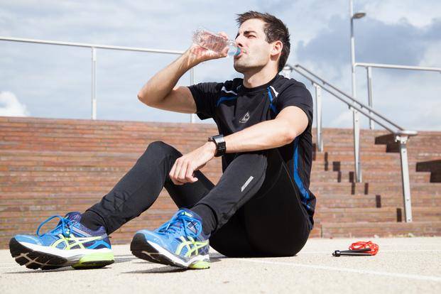¿Qué conviene comer antes y después de hacer deportes?