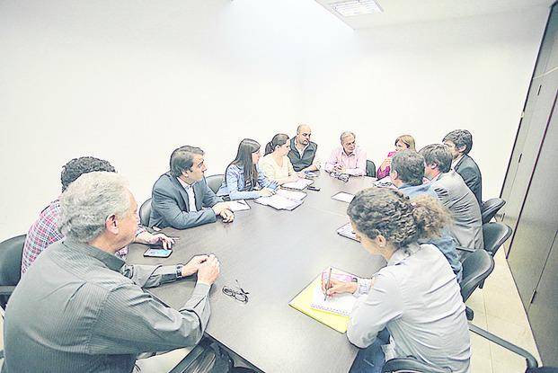 Apuran relocalización de familias que usurparon terrenos de Romero