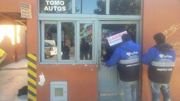 Clausuran tres remiserías y secuestran tres móviles en múltiples operativos