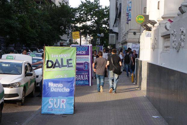El color de las elecciones universitarias ya toma la calle