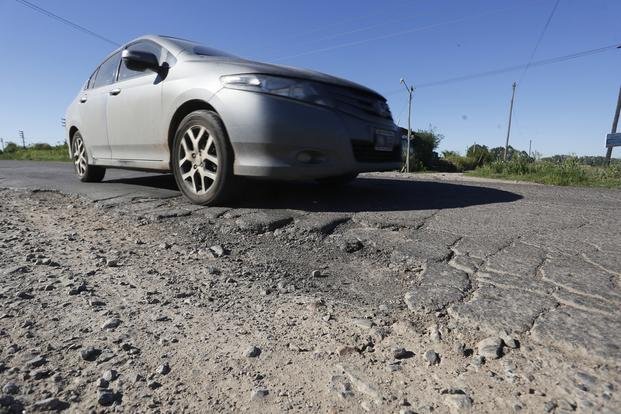 La 137 de 96 a 637, una calle plagada de baches
