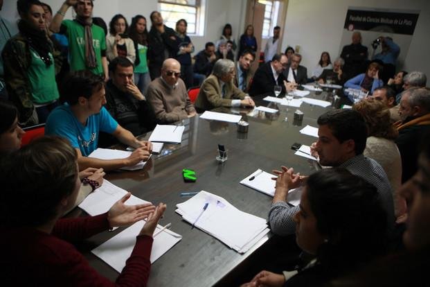 La Corte les da validez  a títulos  de médico  en litigio