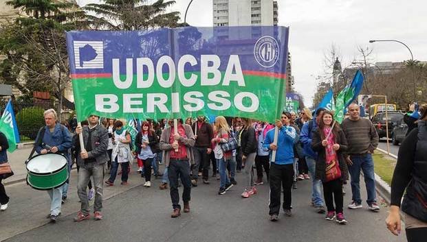 Cautelar a favor de docentes de Udocba
por días descontados por paro