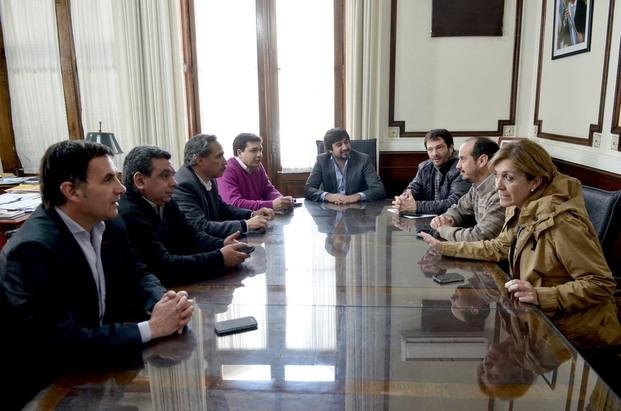 Crece la polémica en el Concejo por el Defensor