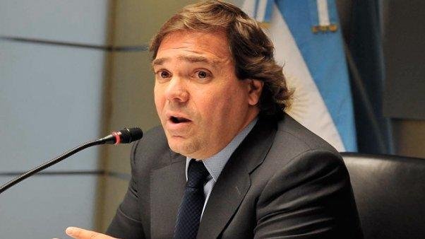 Piden la inhibición de bienes y la prohibición de salir del país para Alberto Pérez