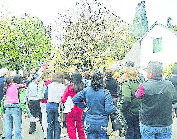 Visita a los edificios de la Estancia Grande de la familia Bell