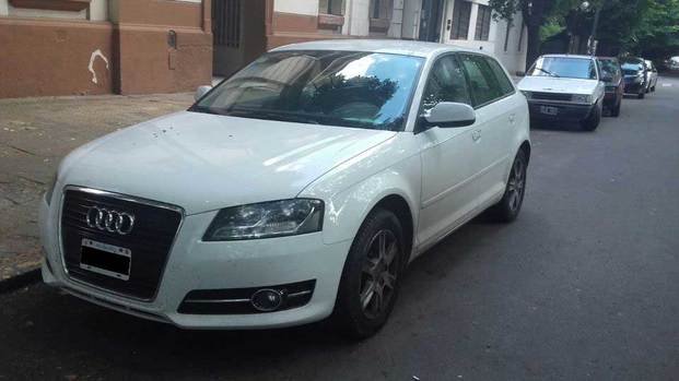 Atacan a un hombre, le sacan el auto y lo tiran en La Favela