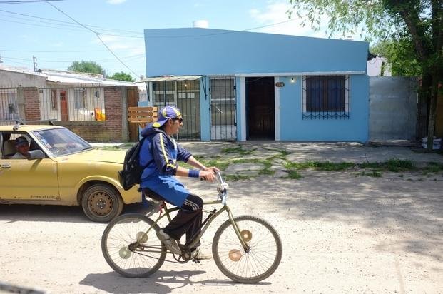 Balearon a una mujer en la cabeza delante de su hija de 14 años
