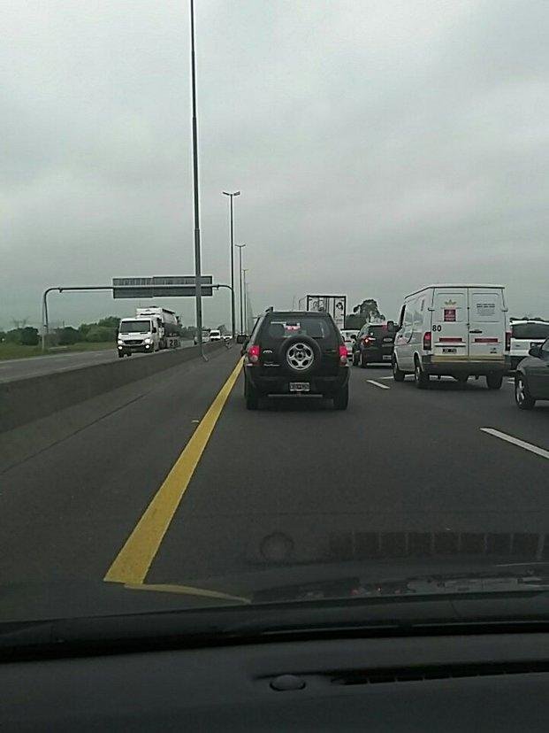 Tránsito normal en la Autopista 
tras una mañana de caos