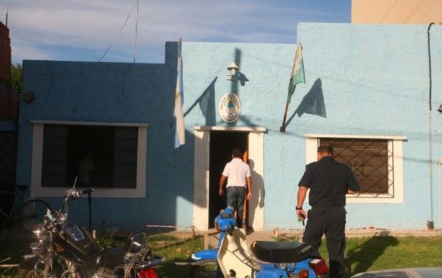Le robaron una moto a un policía en la puerta de una comisaría