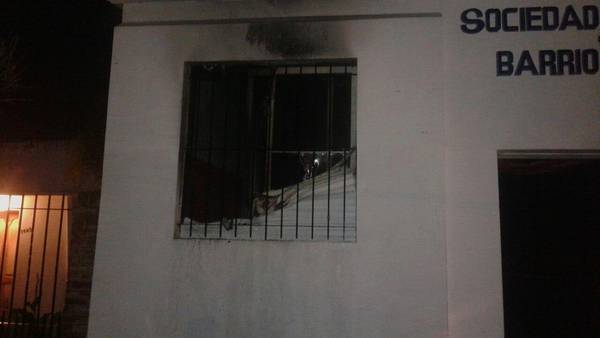Quemaron un buzón antinarco  y dejaron un mensaje mafioso
