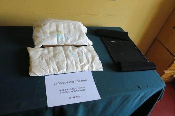 Una mujer intentó ingresar al país con 3 kilos de cocaína