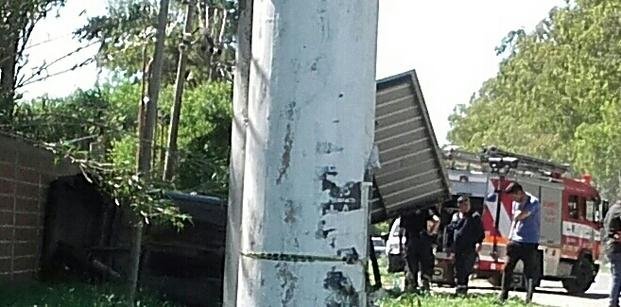 Vuelco en Berisso con saldo de un herido