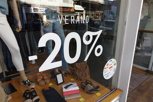 El inusual clima enfría la venta de ropa de la nueva temporada