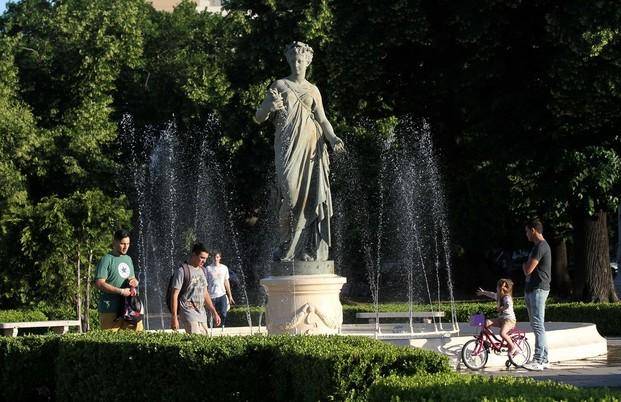 Otra vez en su esplendor las fuentes de las cuatro estaciones de la plaza Moreno