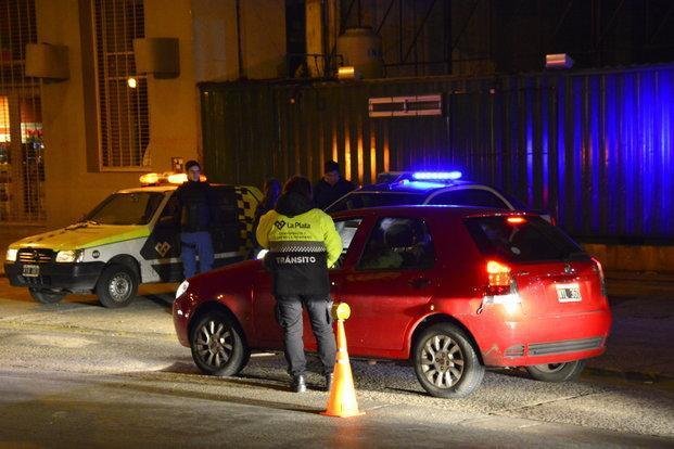 En La Plata, cada inspector de tránsito labra sólo 6 multas por día