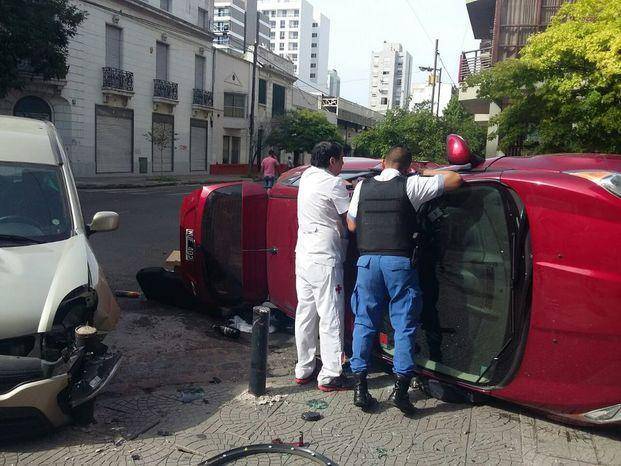 Otra vez en 11 y 45: chocaron dos autos 
y hay preocupación vecinal