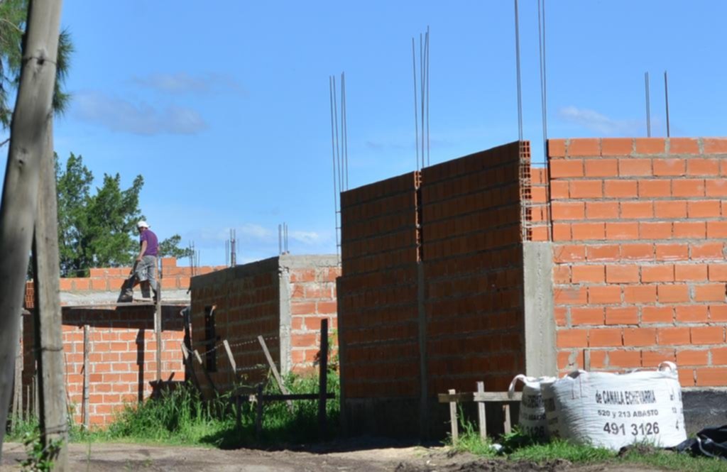 Ponen en marcha un plan para urbanizar barrios informales en el Gran La Plata
