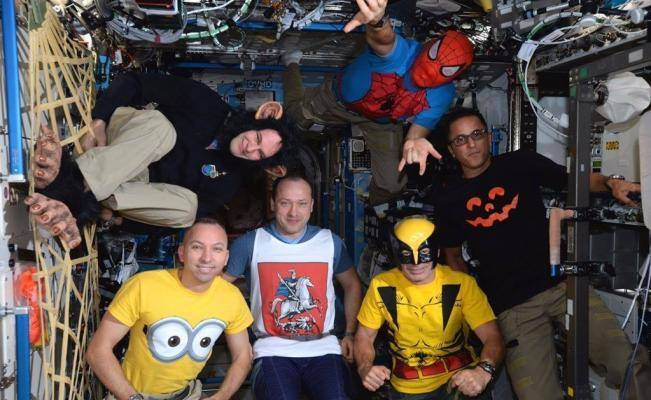 Los disfraces de Halloween llegaron hasta el espacio con los astronautas de la EEI