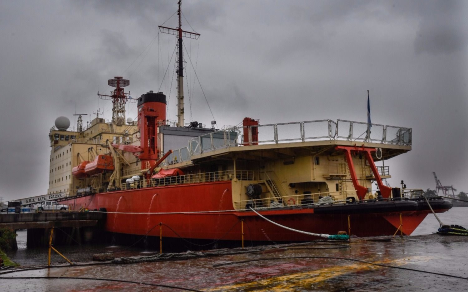 El rompehielos Almirante Irízar arribó al puerto de Buenos Aires