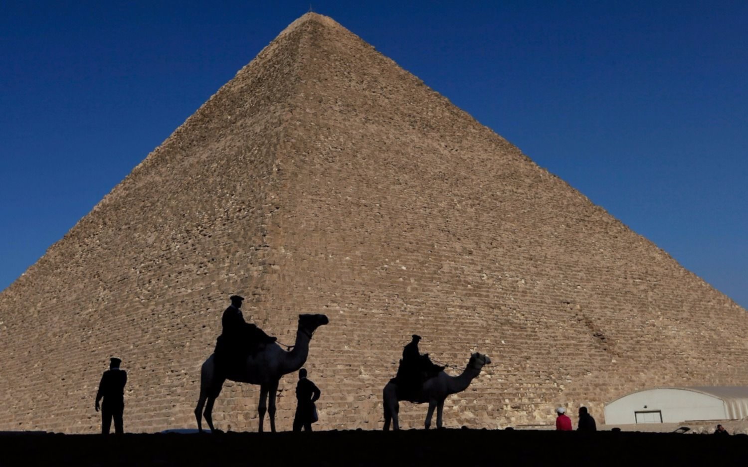 Descubren una cámara secreta en la pirámide de Keops gracias a tecnología argentina