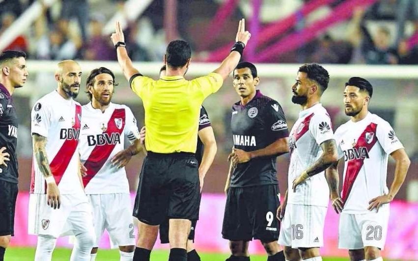 Para Daniel Angelici "A River lo perjudicaron"