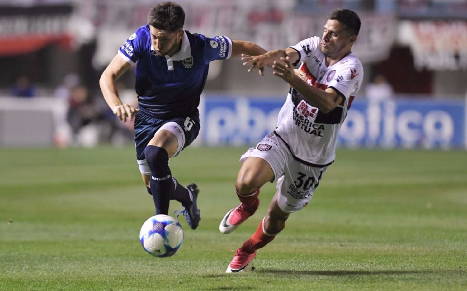 El Lobo no se pareció en nada al de la fecha pasada y cayó sin atenuantes ante Chacarita