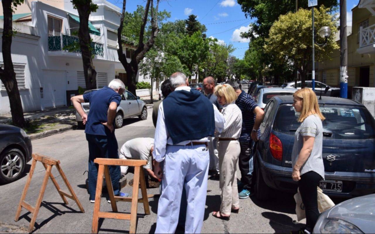 Vecinos de Barrio Norte controlaron los desagües de 9 y 35 y piden obras para evitar anegaciones