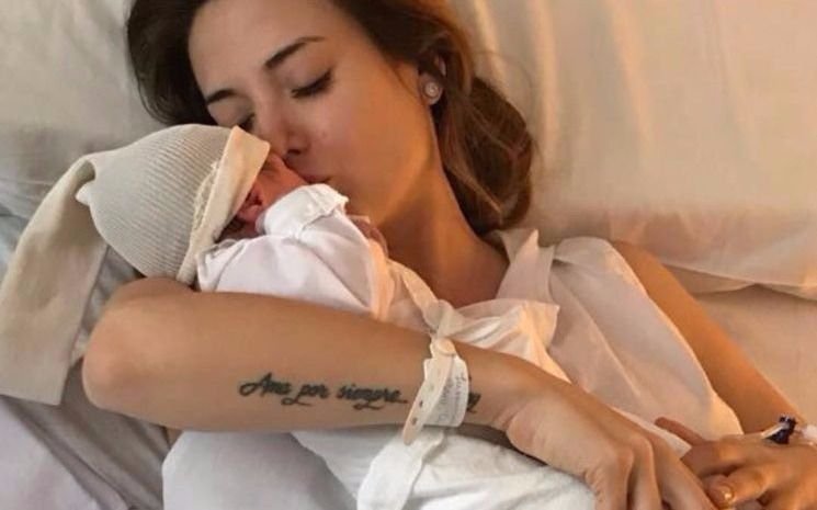 Jésica Cirio presentó a su primera hija, Chloé