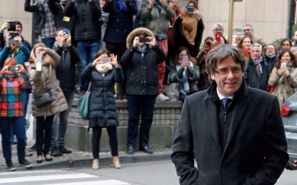 Le otorgaron la libertad condicional a Puigdemont tras su entrega