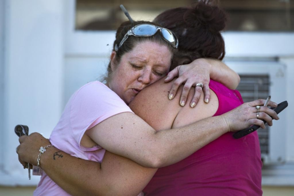 Masacre en una iglesia de Texas: un atacante asesinó a 26 personas