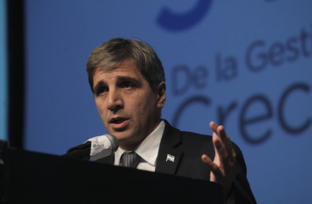 La investigación apunta al ministro de Finanzas argentino y a un empresario