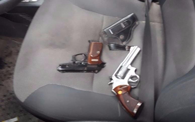 Detuvieron a un hombre por tenencia ilegal de arma de guerra