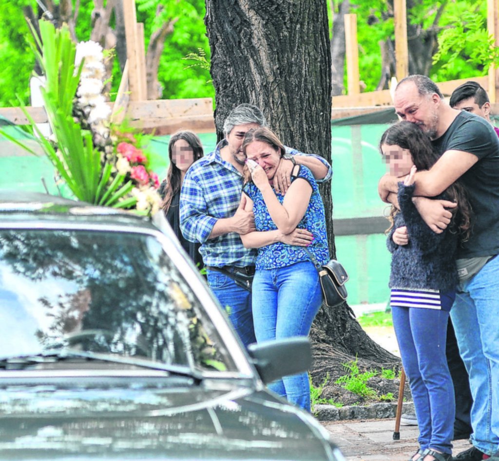 El dolor más desgarrador, en el último adiós a la adolescente