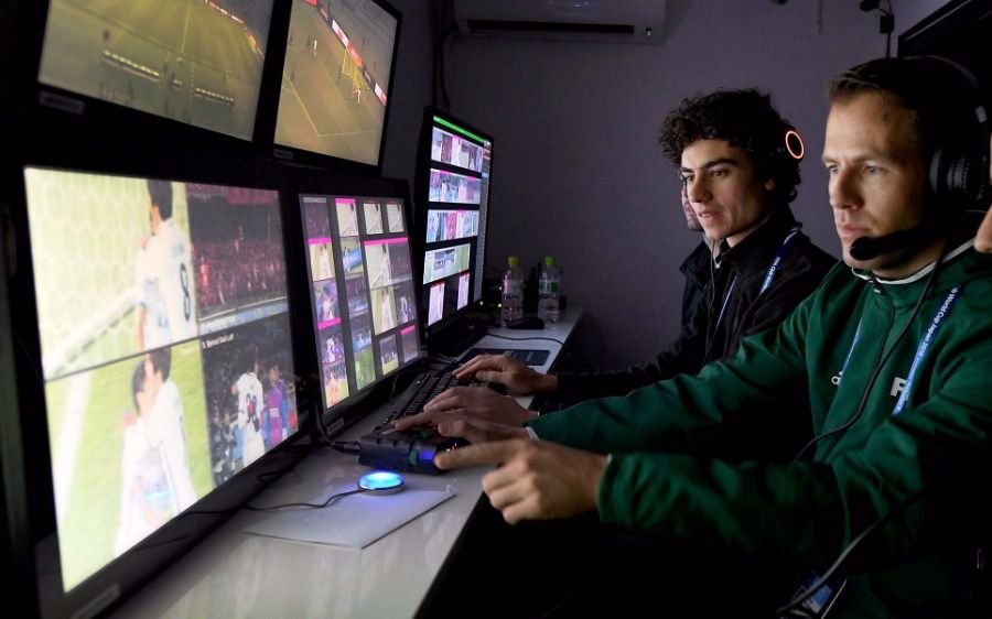 Más polémica por el VAR: echan al responsable en Alemania