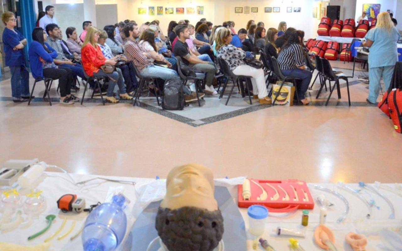 Cascallares entregó equipamiento e insumos para los centro de salud de Almirante Brown