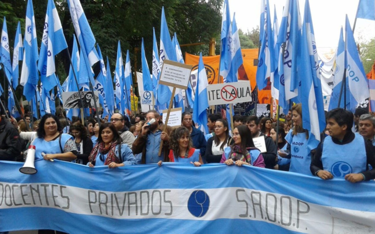 Docentes privados rechazan proyecto de reforma laboral que estudia la CGT y Trabajo