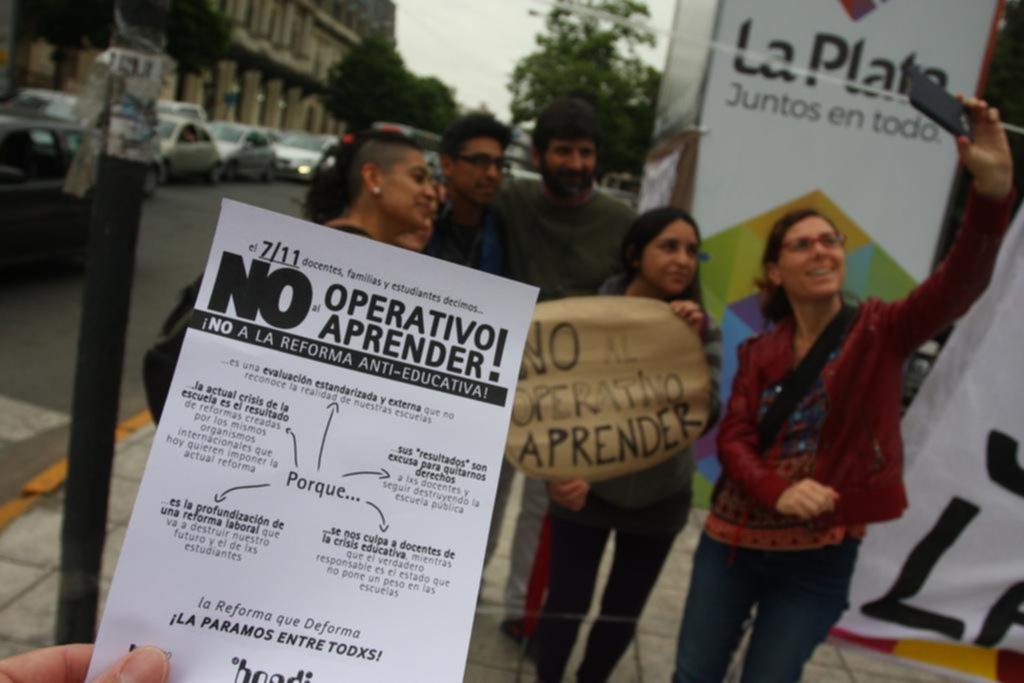 Protesta en 7 y 50 y alta adhesión al paro docente en Ensenada