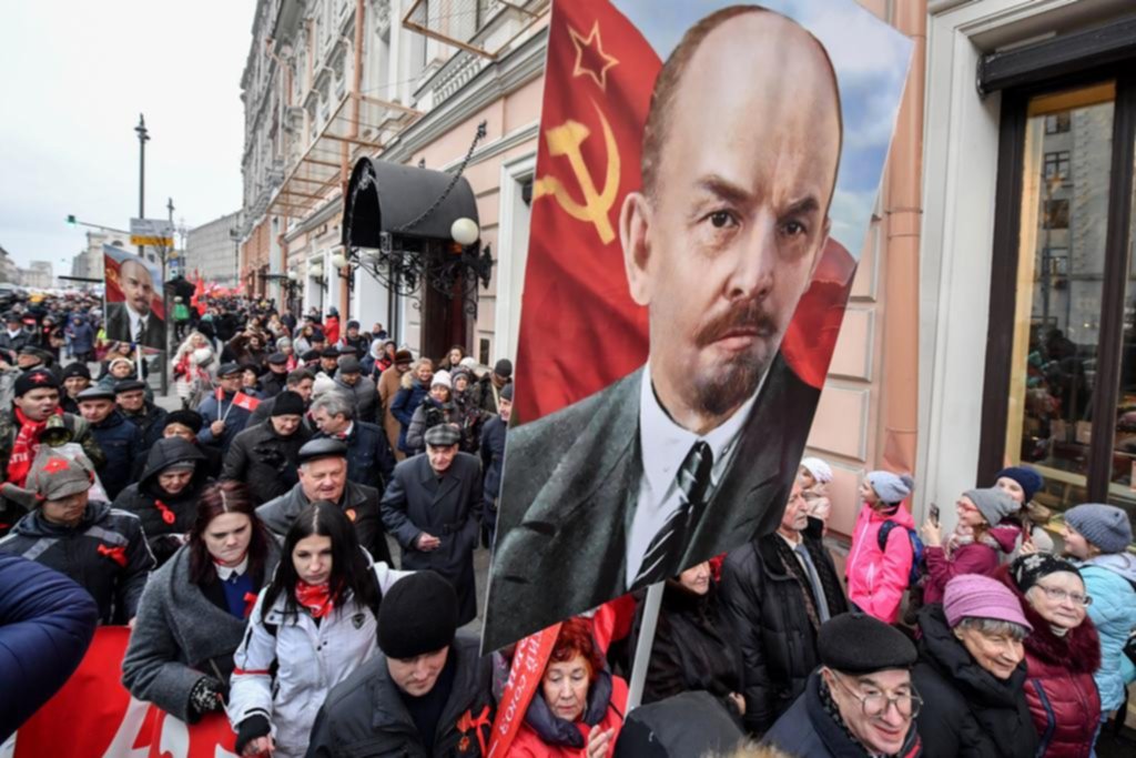Con el Kremlin en silencio, los comunistas celebraron 100 años de la Revolución rusa