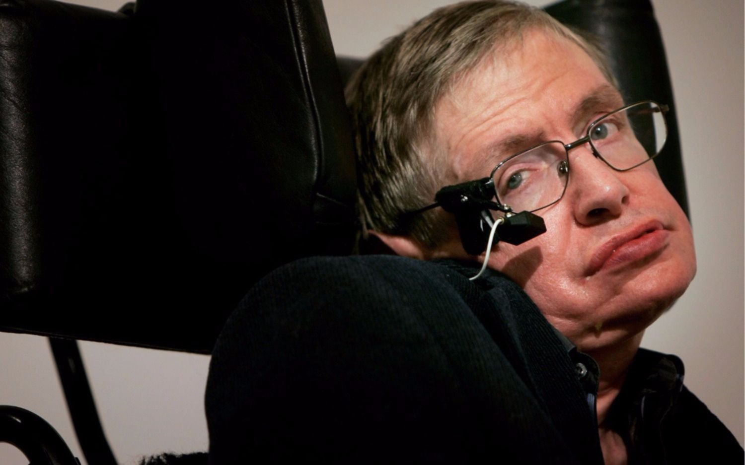 Stephen Hwaking aseguró que en 600 años la Tierra no será habitable