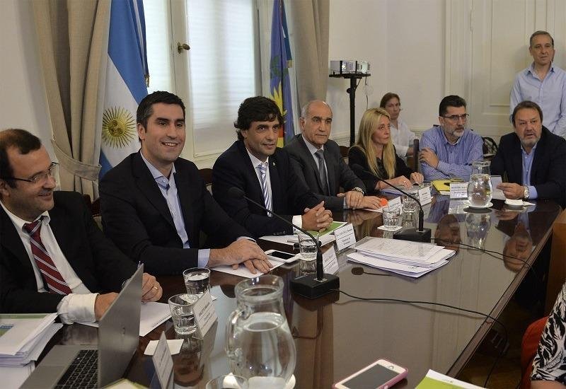Acuerdo entre Vidal, Massa y sectores del PJ por el aumento de impuestos y el Presupuesto