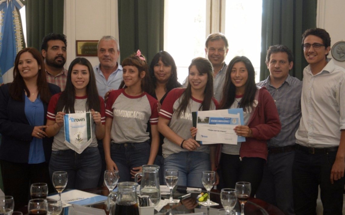 Los ganadores del concurso "Jóvenes Innovando" fueron premiados en Almirante Brown