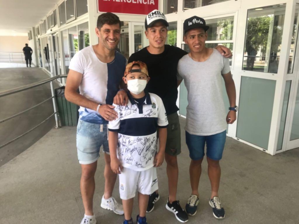 Los jugadores, de visita en el Hospital de Niños