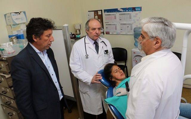 San Isidro: el programa de prótesis dentales ya devolvió más de 100 sonrisas