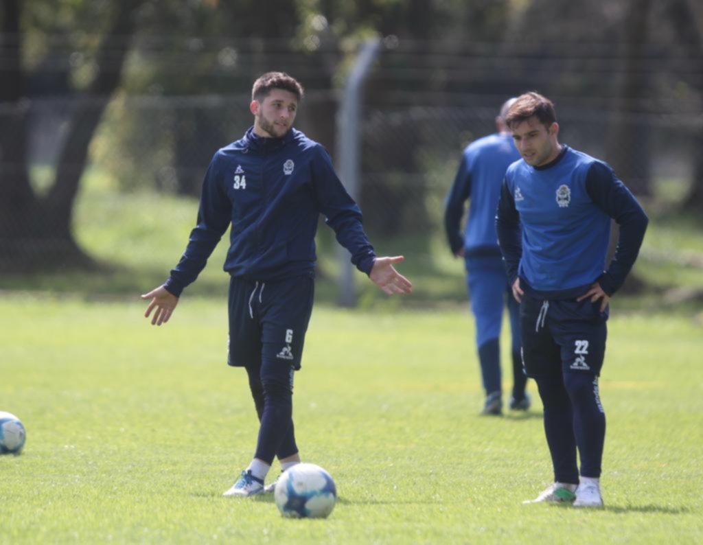Fútbol recargado en Abasto, con cambios de apellidos y también de dibujos tácticos