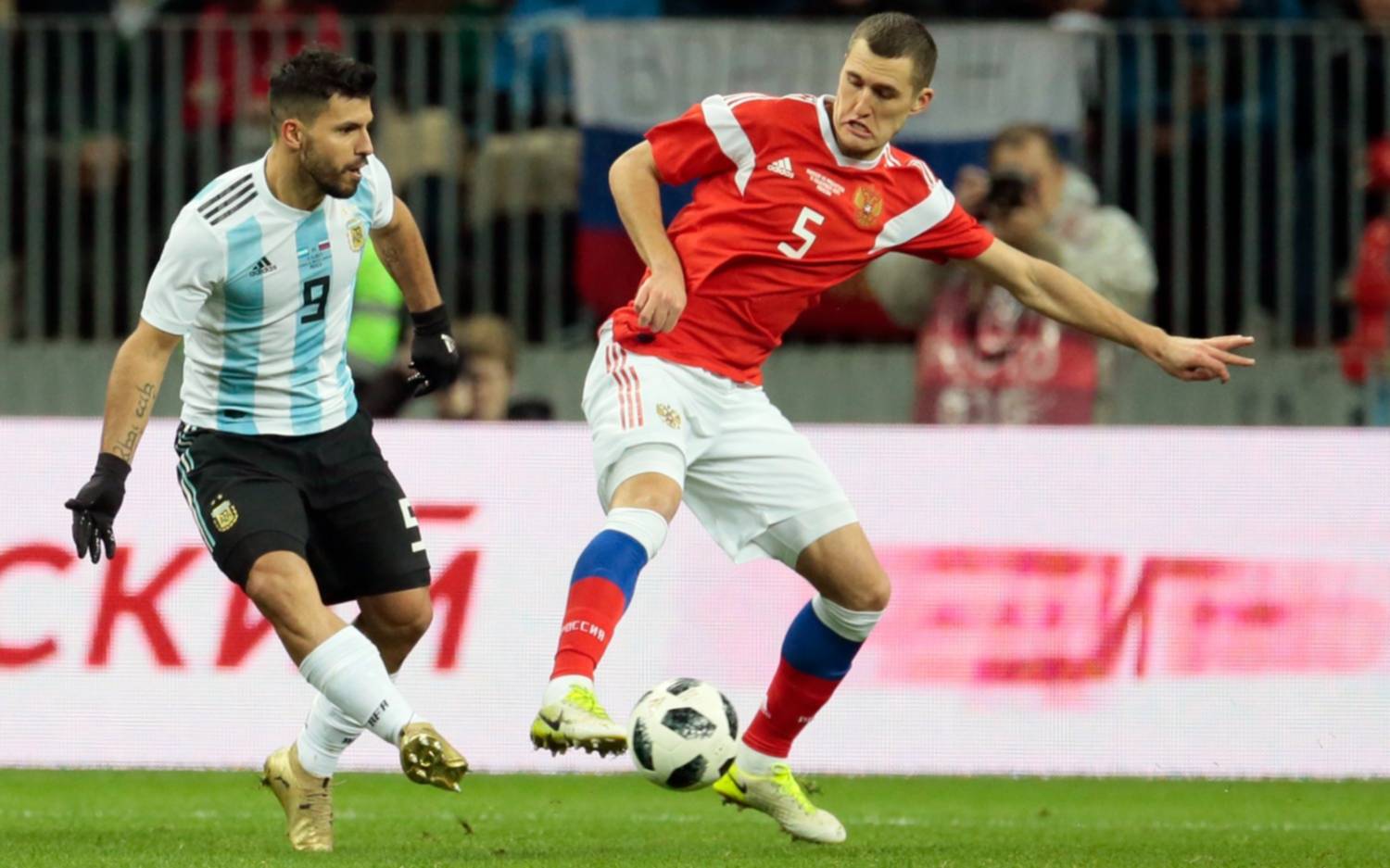 El Kun se sumó a la lista de goleadores históricos de la Selección