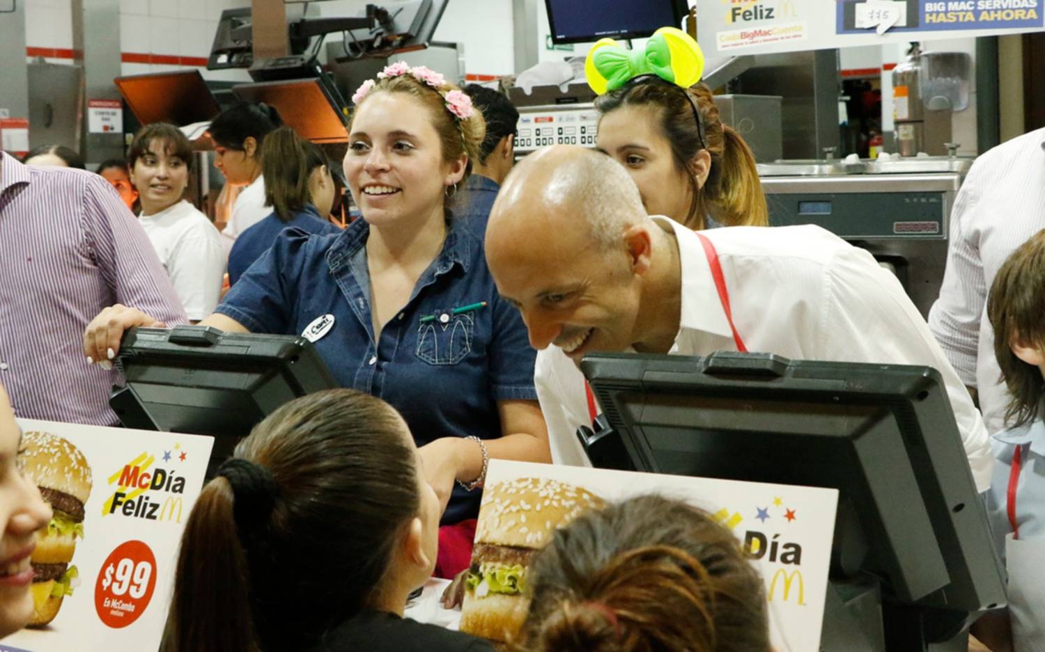 Ducoté participó de la jornada solidaria del "McDía Feliz"