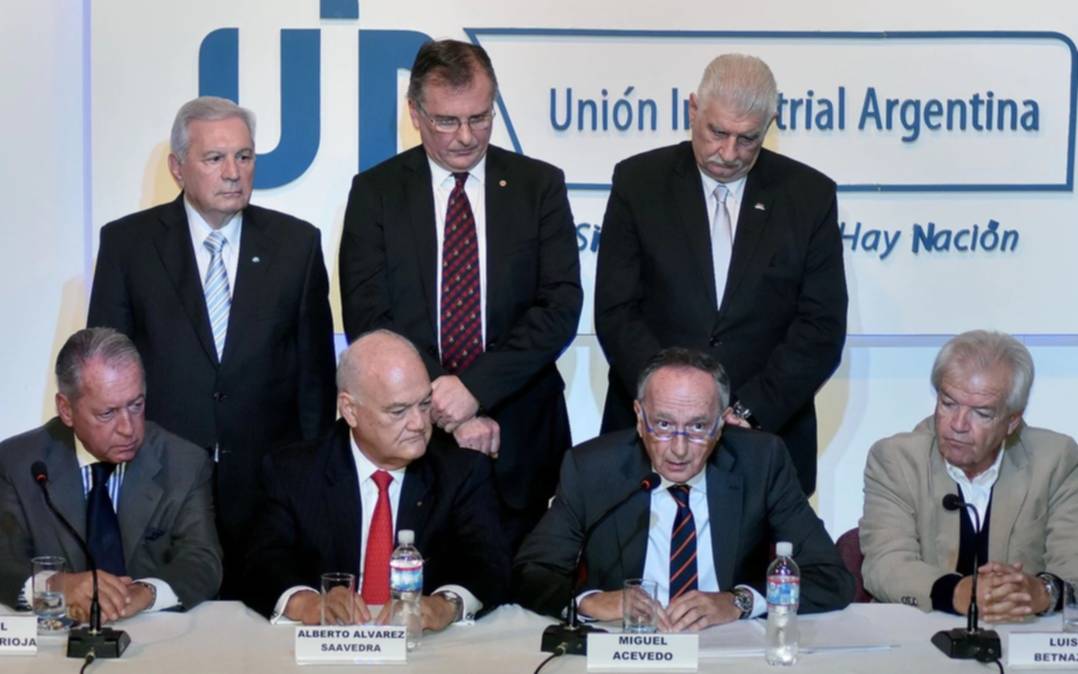Industriales aseguran que la reforma laboral no significa ni "precarizar el empleo" 