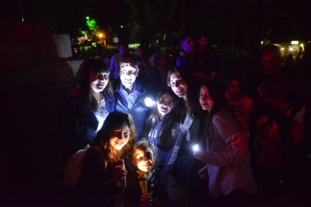 Una multitud salió a conocer los secretos de los museos de la Región a la luz de la luna